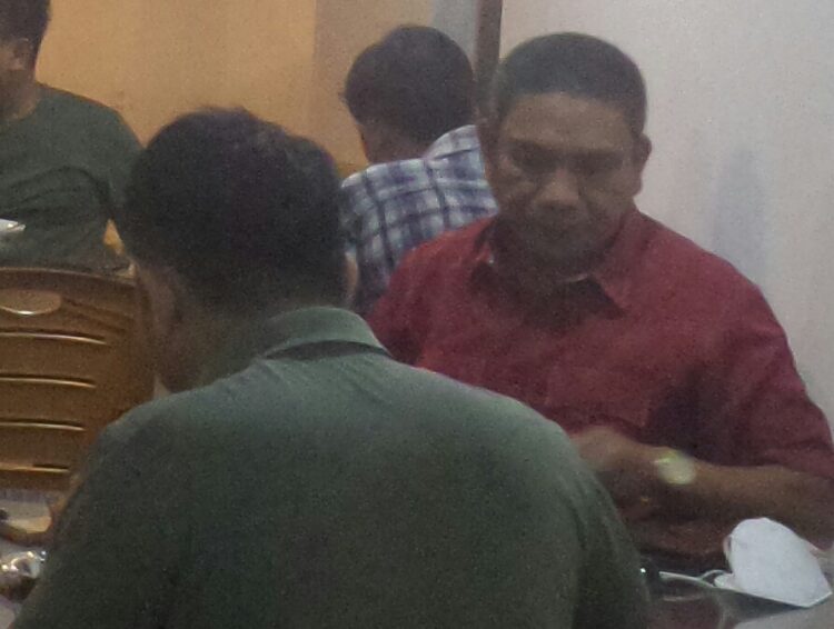 Kebersamaan di Kedai Aceh Karang Anyar