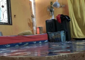 Rumahnya Nyaris Ambruk, Begini Cerita Nuraini