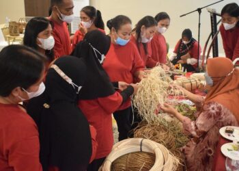 Tingkatkan Keilmuan Pengrajin, Disperindagkop Undang Ahli dari BBKB Yogyakarta