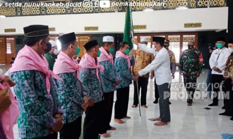 Pemkab Nunukan Melepas Keberangkatan 52 Orang Jamaah Haji Tahun 1443 Hijriah / 2022 Masehi