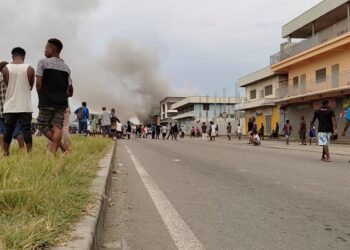 Pengunjuk Rasa di Kepulauan Solomon Bakar Gedung dan Menjarah Toko