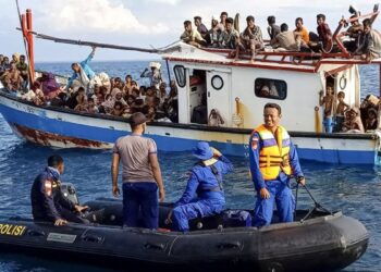 Perahu Pengungsi Rohingya Terdampar di Aceh