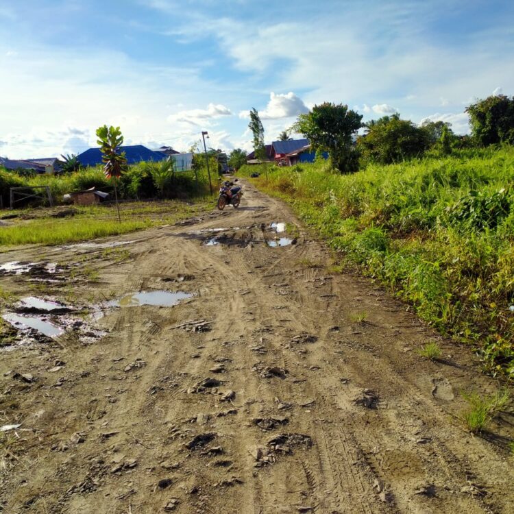 Perlu Segera Diperbaiki, Jalan di Gang Makmur Akses Satu-satunya ke Masjid