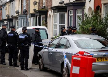 Polisi Kontra-Terorisme Inggris Menangkap Tiga Pria Setelah Ledakan Mobil di Liverpool