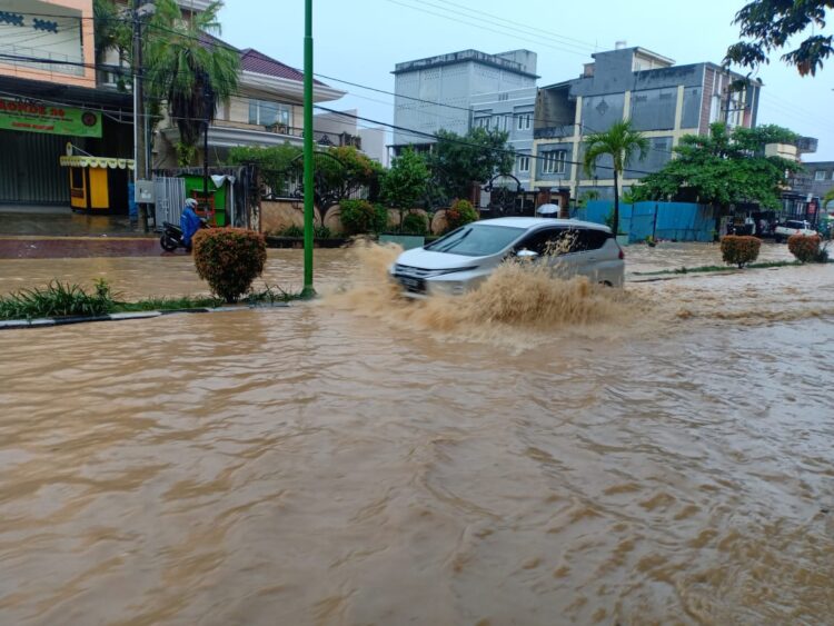 Diguyur Hujan Empat Jam dan Air Pasang, Tarakan Terendam