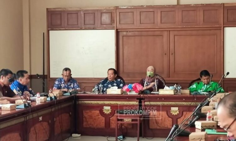 Melalui Program PEN Pemkab Nunukan Serahkan Bantuan Keuangan Kepada Pelaku Usaha Terdampak Covid 19