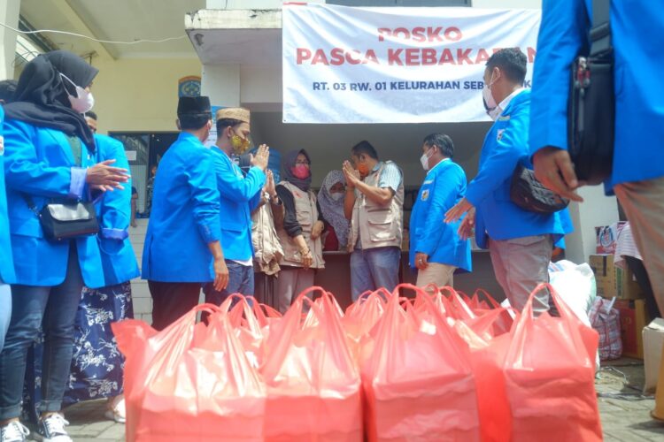 Sumpah Pemuda ke 93, DPD KNPI Ziarah ke TMP Lingkas dan Bantu Korban Kebakaran