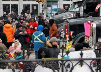 Tolak Pembatasan Covid, Truk-truk Kontainer Blokir Perbatasan AS-Kanada