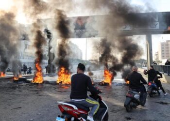 Pengunjuk Rasa Lebanon Blokir Jalan karena Krisis Ekonomi Semakin Parah