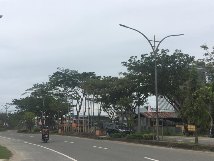 Komponen PJU Tenaga Surya di Jelarai Entah Kemana