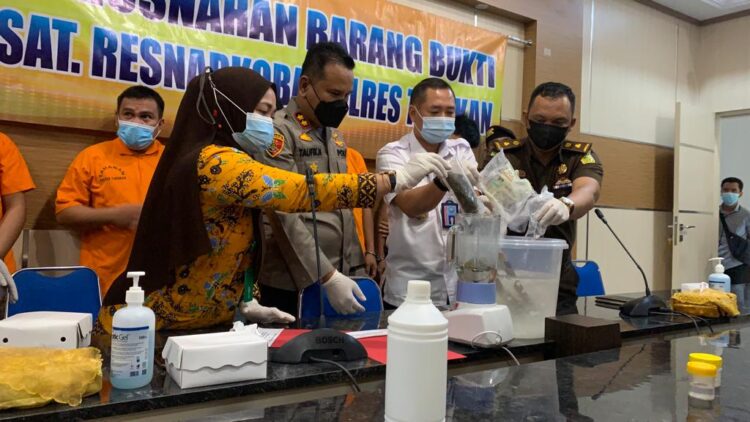 Polres Tarakan Musnahkan Barang Bukti Sabu dan Ganja