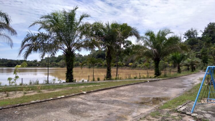 Wisata Alam di Embung Persemaian