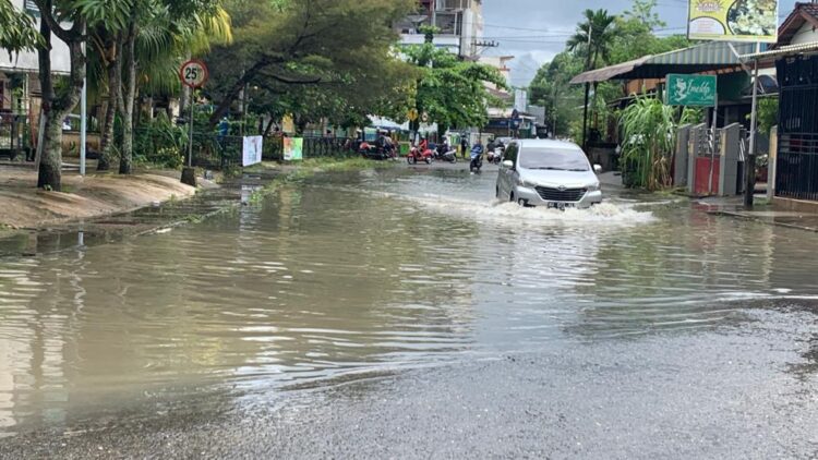 Tarakan Diguyur Hujan Lebat, Jalan KH Dewantara Banjir lagi