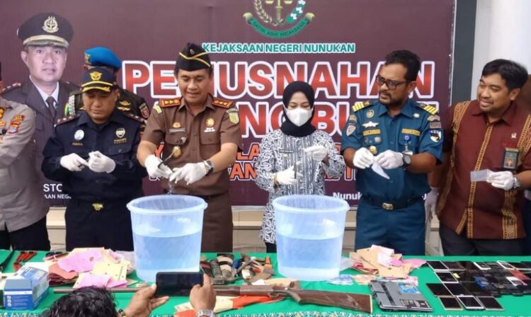 Telah Berstatus Inkracht, Kejaksaan Negeri Nunukan Musnahkan Barang Bukti Perkara Pidana