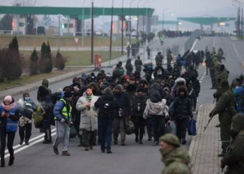 Menghalau Migran, Polandia Kerahkan Meriam Air