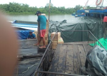 70 Ton Barang Diduga Ilegal dari Malaysia Dibongkar di Sabanar Lama, Tak Ada Penindakan