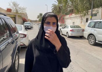 Dari iPhone, Seorang Wanita Saudi Mengungkapkan Peretasan di Seluruh Dunia