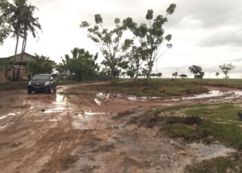 Kondisi Jalan Pantai Amal Lama Makin Rusak