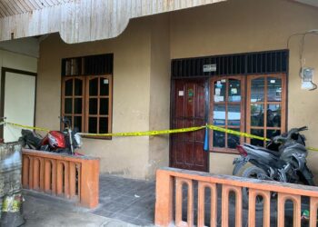 Cium Bau Tak Sedap, Warga bersama Polisi Temukan Mayat Laki-laki Membusuk