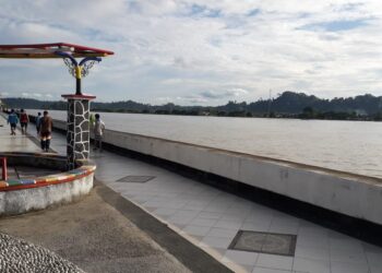 Menikmati Tepian Sungai Kayan