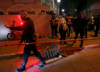 Pria Arab Bersenjata Membunuh Sedikitnya 5 Orang di Pinggiran Tel Aviv