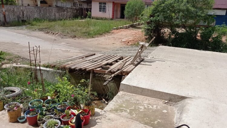 Warga Masih Menanti Kejelasan Proyek Jalan Teratai yang Terbengkalai