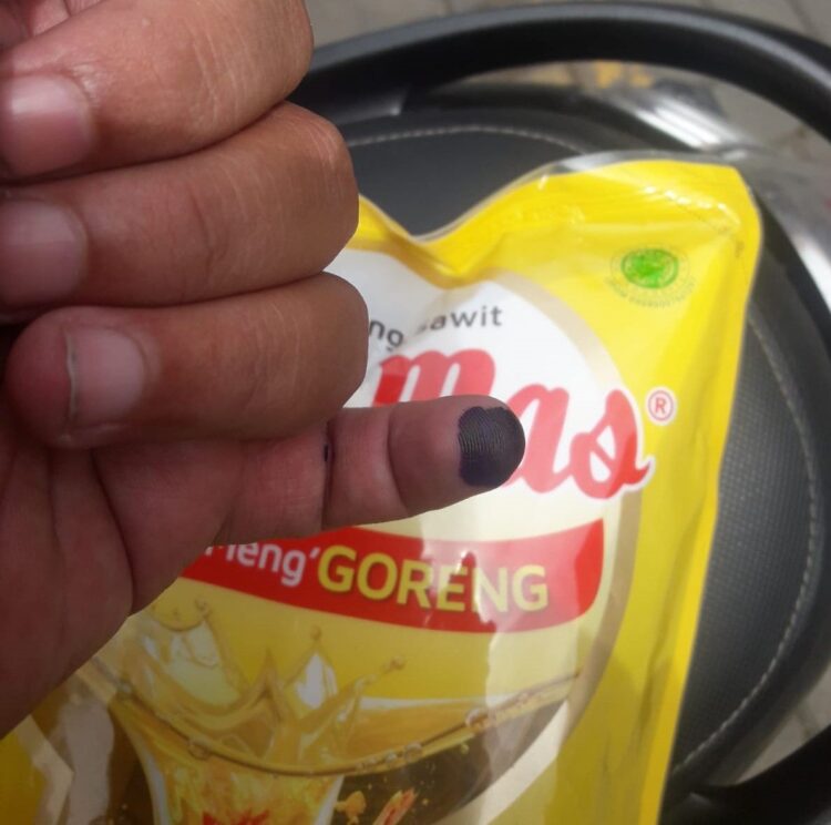 Beli Minyak Goreng di Tanjung Selor, Maksimal 2 Liter dan Jari Dicelup Tinta