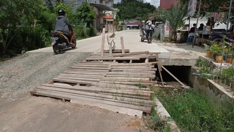 Proyek Jalan Terbengkalai, Warga Berharap Segera Diselesaikan
