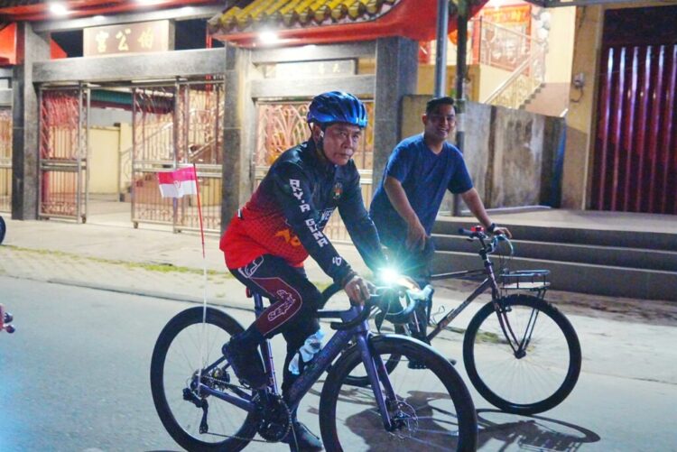 Gowes Malam ke-30 di Tepian Kayan, Zainal Ikut Kayuh Sepeda Bareng Ratusan Warga