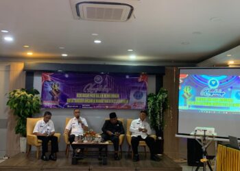 Kepala BNN Kota Tarakan, Evon Meternik (memegang mikrofon) saat mengisi materi kegiatan konsolidasi kebijakan kota tanggap ancaman narkoba pada sektor kelembagaan yang digelar di Hotel Lotus