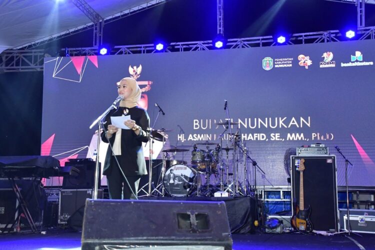 Bupati Laura saat menutup Paras Fest