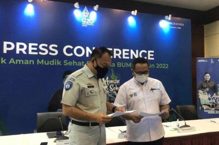 Direktur Utama Jasa Raharja Rivan Achmad Purwantono (kiri) dan Pelaksana Tugas Asisten Deputi Bidang Tanggung Jawab Sosial dan Lingkungan Kementerian BUMN Edi Eko Cahyono (Foto: Istimewa)