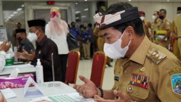 Gubernur Kaltara Zainal Paliwang Bayar Zakat