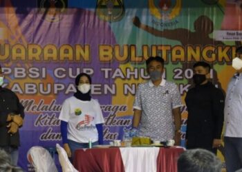 Bupati Laura Buka Kejuaraan Bulu Tangkis PBSI Cup Tahun 2021