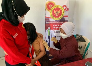 Jangkau Warga, BINDA Kaltara Gandeng Ketua RT Tarakan Gelar Vaksinasi Massal dan Door To Door
