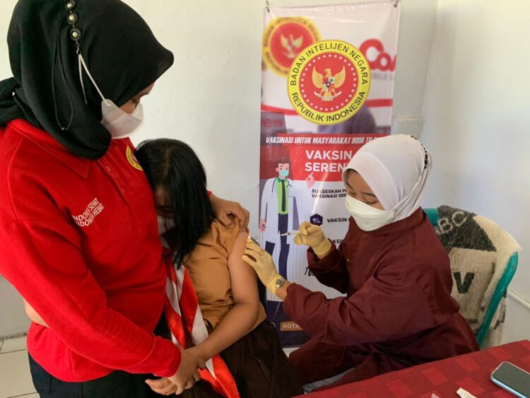 Jangkau Warga, BINDA Kaltara Gandeng Ketua RT Tarakan Gelar Vaksinasi Massal dan Door To Door