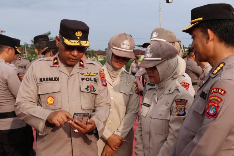 Antisipasi Maraknya Judi Online, Wakapolda Kaltara Cek Handphone Personel