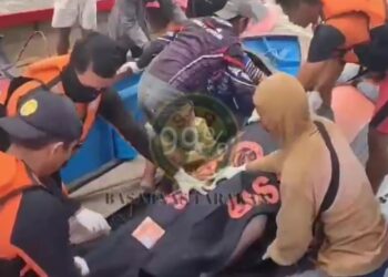 Perahu Ketinting Terbalik Usai Diterjang Gelombang di Perairan Pulau Tias, Tiga Orang Meninggal