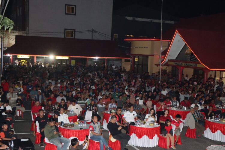 Ratusan Orang Nobar di Polres Tarakan, AKBP Ronaldo Puji Permainan Timnas Indonesia