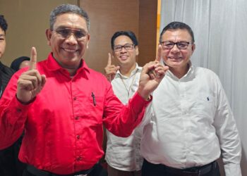 Sulton Tampil Beda dalam Balutan Kemeja Merah Putih di Debat Cagub