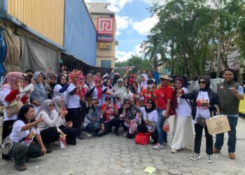 Emak-emak Blusukan ke Pasar Gusher, Sosialisasikan Visi Misi Sulton 