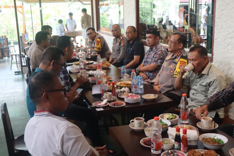 Kapolda Kaltara Gelar “Ngopi Bareng” Bersama Tokoh Masyarakat di Tarakan, Bahas Keamanan dan Aspirasi Masyarakat