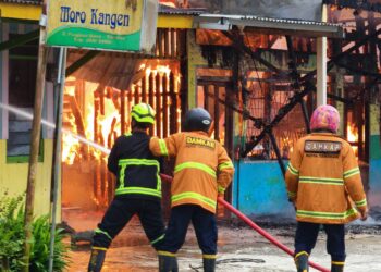 Flash News! Si Jago Merah Hanguskan Bangunan di Jalan Panglima Batur