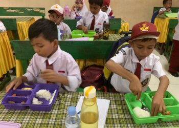 Menu Makan Bergizi Gratis Perdana di Tarakan Tanpa Susu
