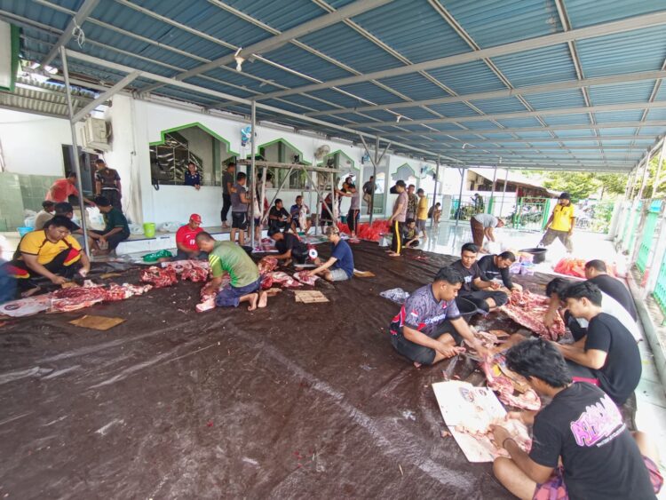 Polres Tarakan Kurban 12 Ekor Hewan, Warga Terima 9 Ons per Orang