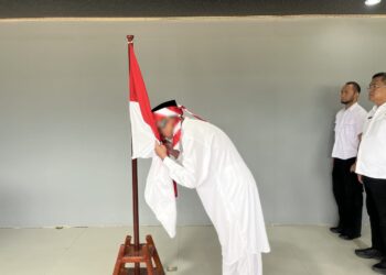 Napiter Lapas Tarakan Ikrar Setia NKRI, Cium Bendera Merah Putih di Hadapan Aparat