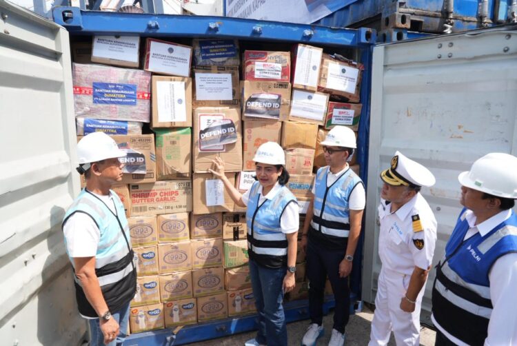 PELNI Berangkatkan 15 Kontainer Barang Bantuan untuk Korban Banjir Sumatera 