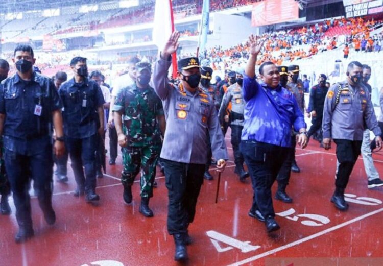 Kapolri Jenderal Pol. Listyo Sigit Prabowo saat meninjau kegiatan "May Day Fiesta" di Stadion Utama Gelora Bung Karno (GBK), Sabtu (14/5/2022)