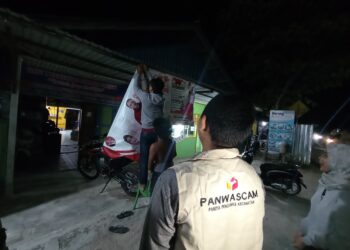 Bawaslu melakukan penurunan baliho