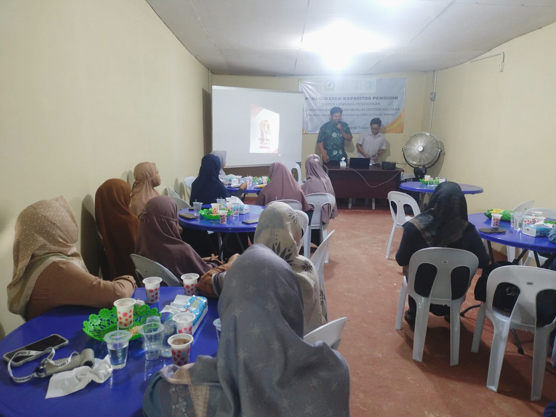 Ketua GBN-MI Kaltara, Dwi menyampaikan materi bela negara kepada para guru